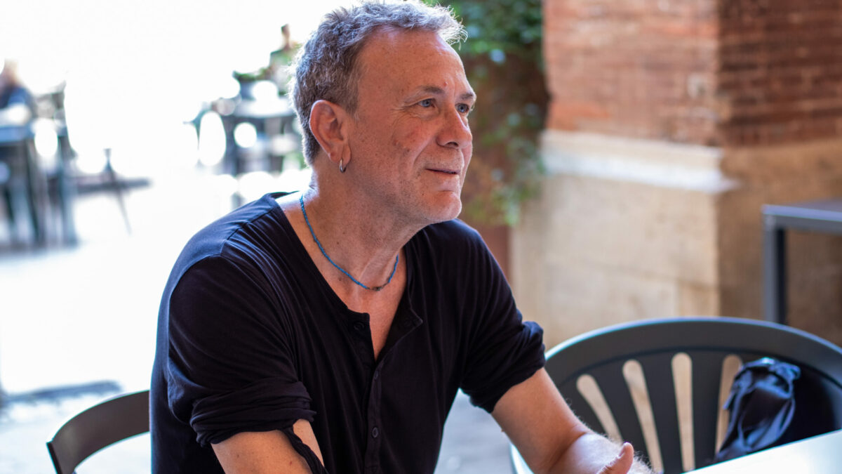 “Il Re dei Topi è il mostro che non riusciamo ad affrontare. È la grande paura con i suoi figli, una paura meschina, perché nascosta, capace di trasformarsi”: Loris Seghizzi e “La Giostra”