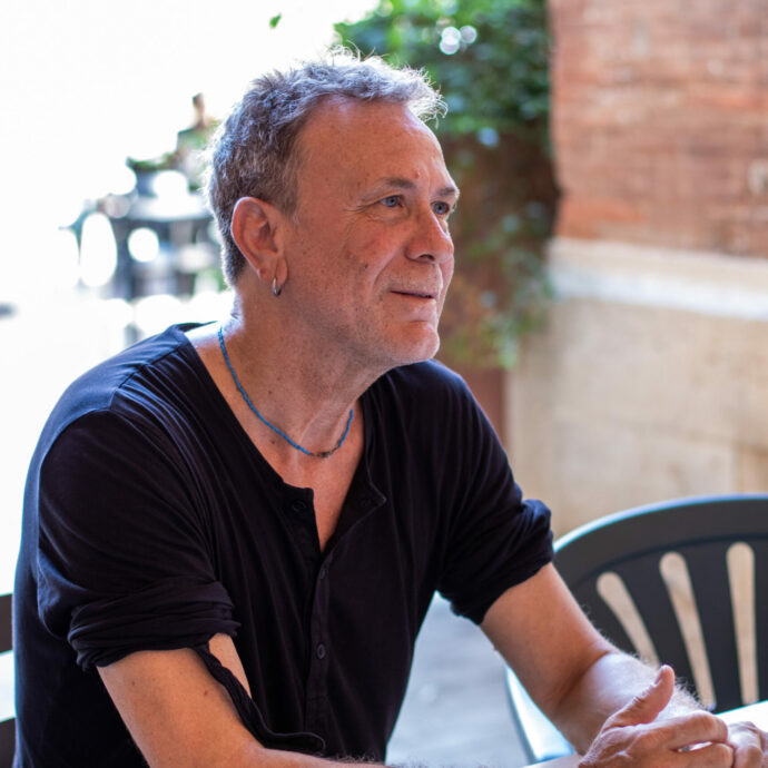 “Il Re dei Topi è il mostro che non riusciamo ad affrontare. È la grande paura con i suoi figli, una paura meschina, perché nascosta, capace di trasformarsi”: Loris Seghizzi e “La Giostra”