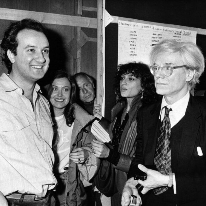 “Andy Warhol al ristorante prese un biglietto da 20 dollari, lo fece a pezzi, li appiccicò su un piatto e lo dedicò a Enrico”: parla Silvana Coveri, sorella dello stilista