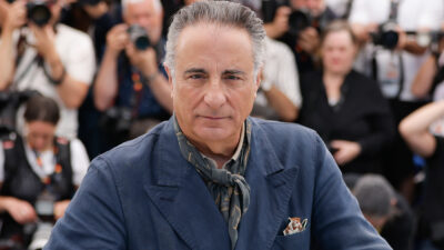 Copertina di “Una grave mononucleosi mi ha costretto a fermarmi e ho frequentato un corso di recitazione. Su un film lavoro 12 ore. Gli attori possono permettersi di restare un po’ bambini e giocare tra loro”: così Andy Garcia
