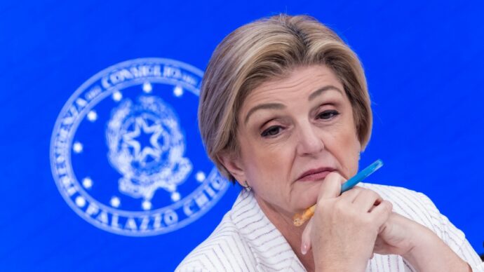 Calderone e “il Paese delle opportunità” – Le storie: “Fino ai 40 anni non si può fare una famiglia”. “Ascensore sociale inesistente”. “In Germania welfare da sogno, qui maternità deprimente”