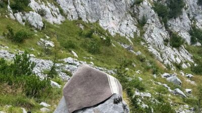 Copertina di “È scoppiato il finimondo, vento, fulmini e pioggia”: il rifugio salva centinaia di escursionisti durante il maltempo, poi qualcosa fa infuriare il gestore