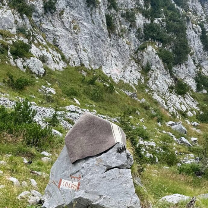 “È scoppiato il finimondo, vento, fulmini e pioggia”: il rifugio salva centinaia di escursionisti durante il maltempo, poi qualcosa fa infuriare il gestore