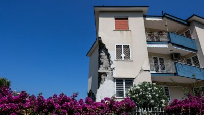 Copertina di Terremoto ai Campi Flegrei, gli sfollati sono quasi 2.000: “Il numero crescerà, ancora centinaia di case da controllare”