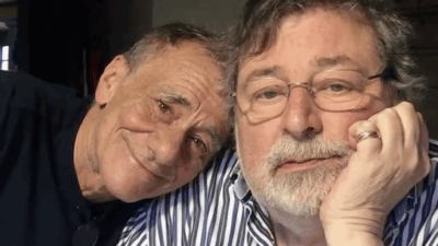 Copertina di “Nei momenti di litigio finto a Guccini dicevo ‘si vede che non hai fatto il greco, le parole le metti a caso’. E lui si incazzava veramente”: parla Roberto Vecchioni