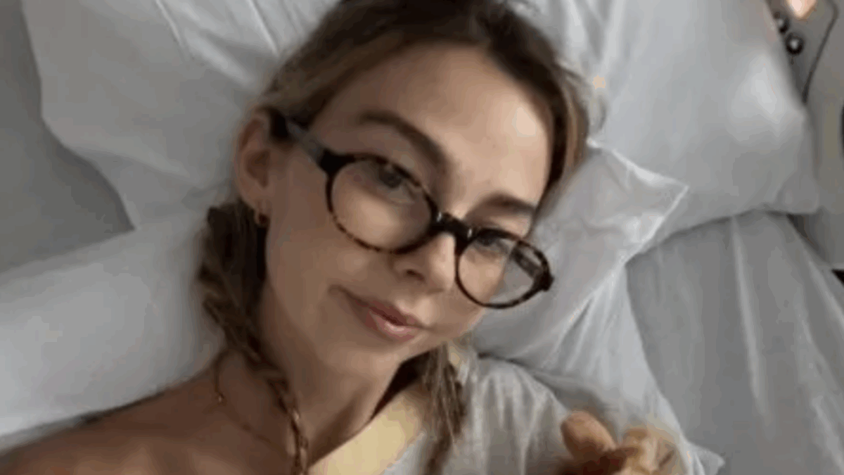 È morta Sydney Towle, la creator digitale 26enne aveva scelto di condividere la sua vita con una rara forma di cancro