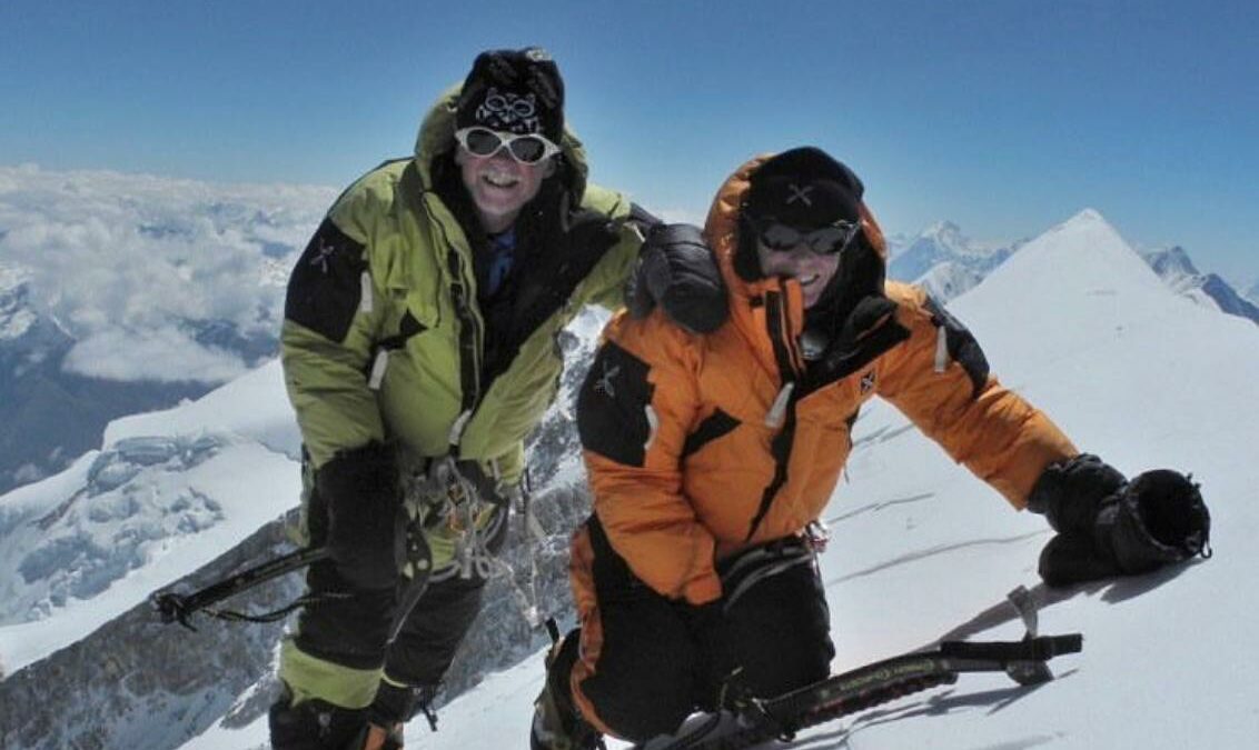 “Si fanno venire a prendere dall’elicottero così da essere a cena a Katmandu la sera. Le esperienze non vengono vissute così”: lo sfogo dell’alpinista Nives Meroi