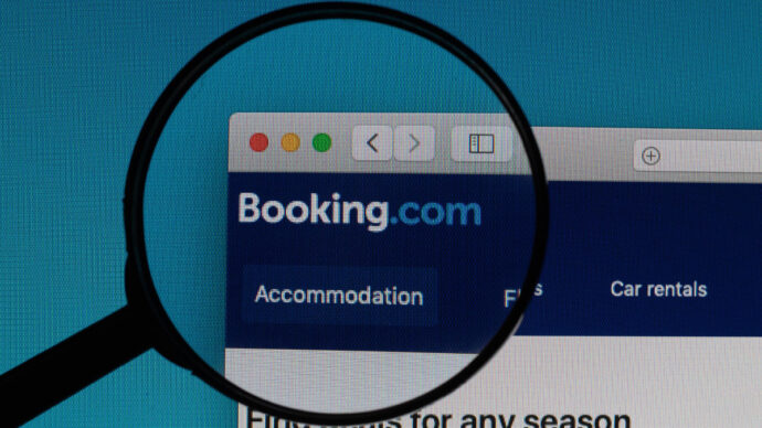 Truffe sulle vacanze prenotate via Booking, in primavera l’attacco hacker alla piattaforma con furto di dati