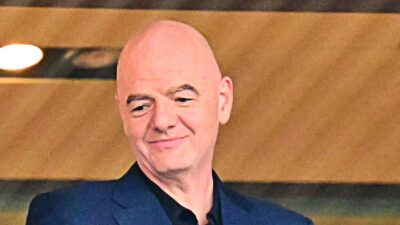Copertina di Infantino chiede aiuto ai fedelissimi: ora c’è anche chi torna a sostenerlo pubblicamente. “Modello di governance trasparente”