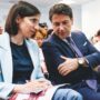 Copertina di Conte e Schlein, sono già primarie. Lui sfrutta Covid e Safe, lei insegue