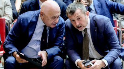 Copertina di Il delirio di Nordio: brinda con Delmastro, poi scambia   le chat di Caroccia  per quelle di Meloni