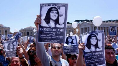 Copertina di Mistero Orlandi,  il riflettore   è su spie e finanza vaticana