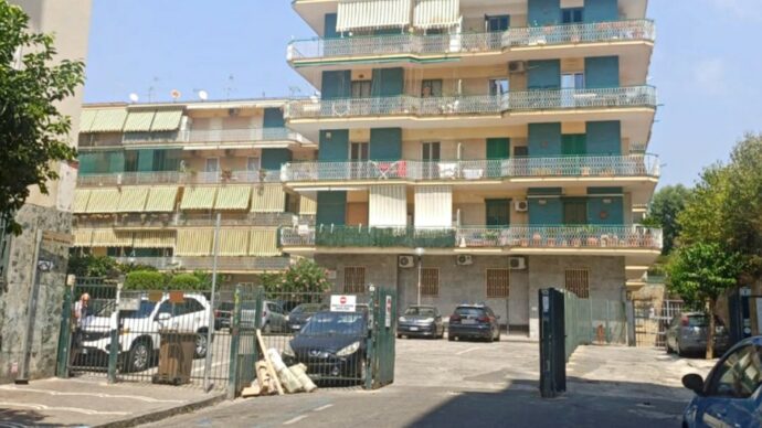 Trovati due cadaveri in avanzato stato di decomposizione in casa a Portici, zia e nipote morti da 5 giorni