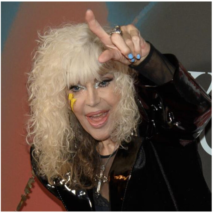 “Se Elodie cantasse ora ‘Kobra’ la metterebbero in galera per lo stato di prigionia in cui viviamo. Le radio non mostrano chi canta sul display, parlano di bistecche e mozzarelle in carrozza”: parla Donatella Rettore