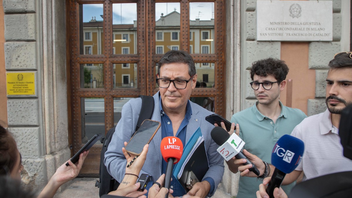 Agenti di polizia arrestati a Milano per falso e peculato negano accuse e chiedono misura alternativa al carcere