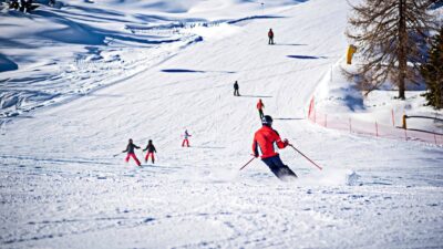 Copertina di Accordo tra Dolomiti Superski e l’Antitrust: ristori per 30 milioni agli sciatori. Assoutenti: “Rimborsi a ostacoli e consumatori beffati”