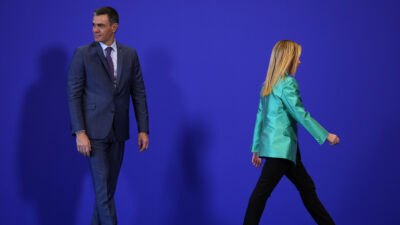 Copertina di In Spagna iniziati i controlli per i passeggeri in arrivo dall’Italia. Madrid avvertì Roma 3 giorni fa, ma Meloni tira dritto: “No ai ricatti di Sánchez”