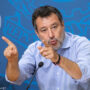 Copertina di Patente a 17 anni e sorpasso a destra in autostrada: le idee agostane di Salvini per riformare (di nuovo) il Codice della strada