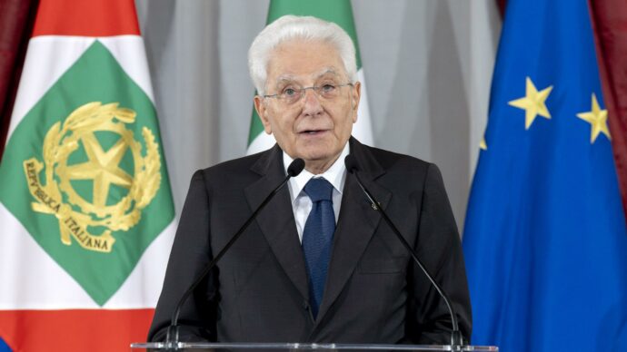 Mattarella: “La gestione dei flussi migratori obbedisca al rispetto della dignità delle persone”