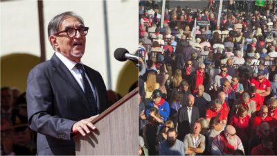 Copertina di Marcinelle, FdI pubblica una foto e attacca la Cgil: “Esponenti di spalle durante l’intervento di La Russa”. Meloni: “Vergognoso”. Ma a rivendicare il gesto è un sindacato belga