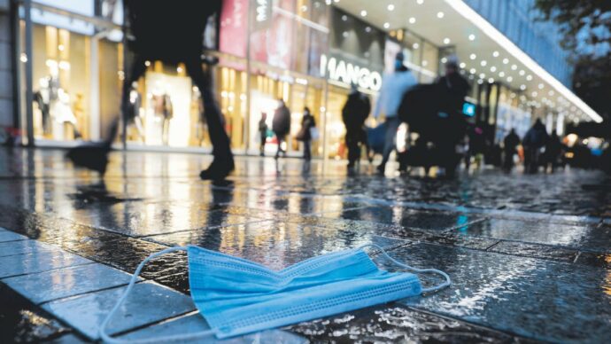 Tradimento Meloni: per distruggere le mascherine dimezza gli indennizzi ai malati post-vaccino