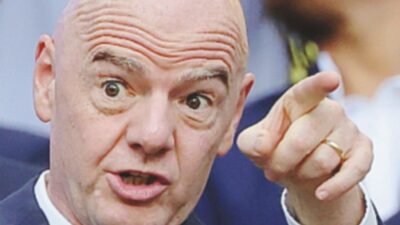 Copertina di Come Nerone. Il calcio di Infantino ora brucia (e lui guarda il disastro)