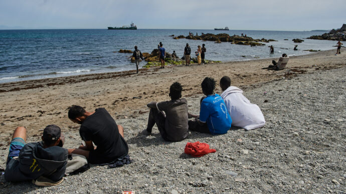 Allarme terrorismo dell’intelligence in caso di nuova ondata di migranti a Ceuta: “Intorno all’exclave operano reti jihadiste”