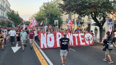 Copertina di No al Ponte sullo Stretto, 5mila in corteo a Messina: “Si chiuda la società concessionaria, spreca miliardi di soldi pubblici”