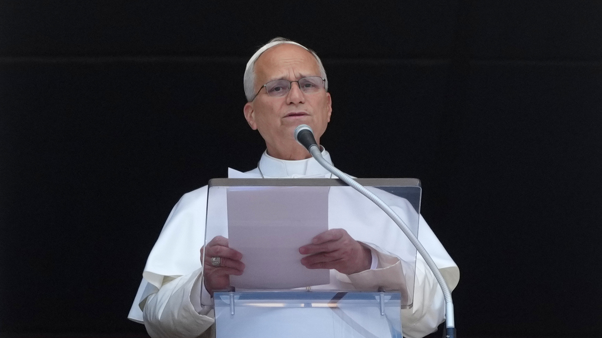 https://st.ilfattoquotidiano.it/wp-content/uploads/2026/08/09/papa_leone_angelus_1200x675.jpg
