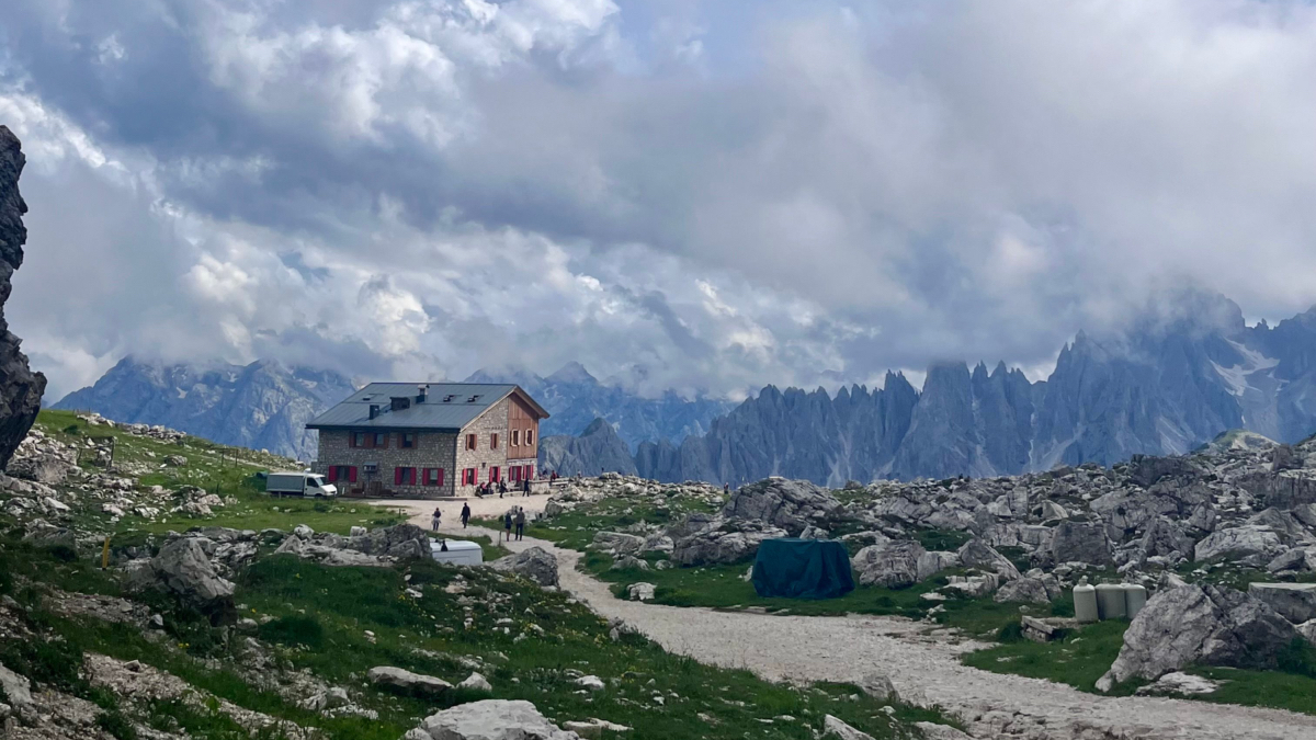 https://st.ilfattoquotidiano.it/wp-content/uploads/2026/08/09/rifugio-generico.jpg