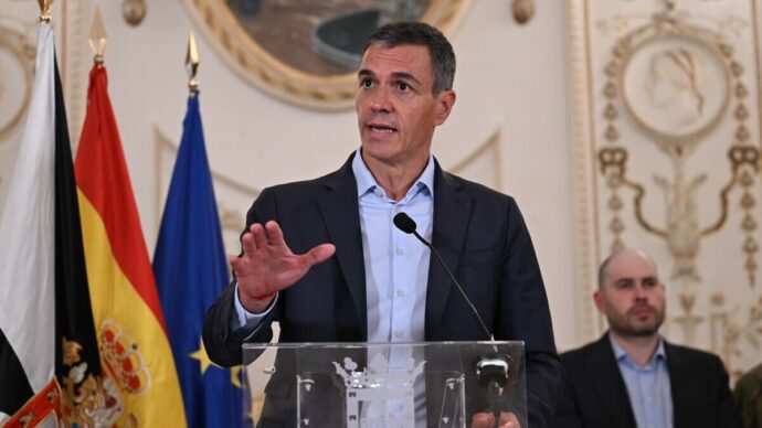 La Spagna conferma lo stop a Schengen fino al 7 settembre. Le storie degli italiani controllati in porti e aeroporti: “Un salto indietro di 30 anni”