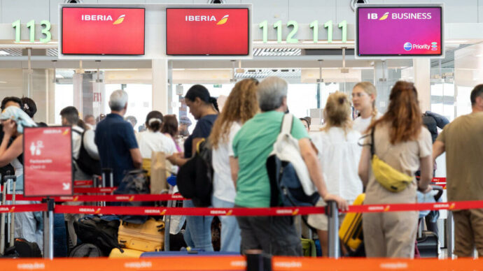 La Spagna conferma lo stop a Schengen fino al 7 settembre. Le storie degli italiani controllati in porti e aeroporti: “Un salto indietro di 30 anni”