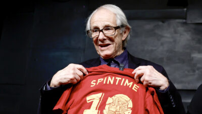 Copertina di Spin Time, la solidarietà di Ken Loach: “Ricordo il nostro incontro, Bella ciao non è mai stata così bella”. 120 persone ricollocate