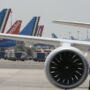 Copertina di Milano Linate, un’auto di servizio urta un aereo turistico: nessun ferito