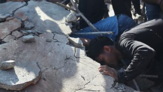 Copertina di Terremoto di magnitudo 7.4 in Colombia, crolli in molte città: “Oltre 110 morti”. “Bambini sotto le macerie dell’ospedale di Cali”