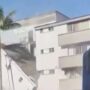 Copertina di Prima il boato, poi le urla: il momento in cui collassa un edificio - il video