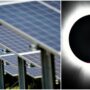 Copertina di Eclissi del 12 agosto, stress test per la rete elettrica. La produzione fotovoltaica potrebbe diminuire fino a 9,7 gigawatt