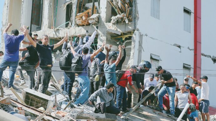 Devastata dal terremoto pure la Colombia:  palazzi crollati, si temono migliaia di vittime