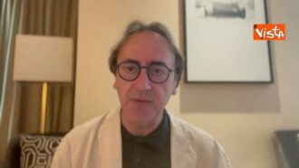 Copertina di Bonelli: “Meloni pensi alla crisi climatica invece che a difendere l’Europa dall’immigrazione solo per convenienza elettorale”