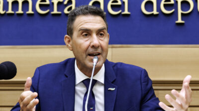 Copertina di Futuro Nazionale, il nuovo che avanza: nel suo programma elettorale ricicla l’uscita dall’Euro. Ecco perché è (quasi) impossibile da attuare