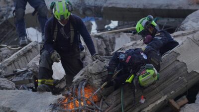 Copertina di Terremoto in Colombia, i soccorritori: “Sembrava la fine del mondo. Persone che scappavano nude o che si gettavano dal secondo piano”
