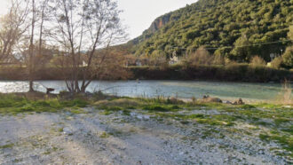 Copertina di Perché nuotando nel fiume Acheronte ho pensato non alla morte, ma alla vita