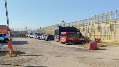 Copertina di Cpr di Potenza, disordini dopo la morte di un 30enne: otto arresti. A Milano un trattenuto ha ingerito detersivo
