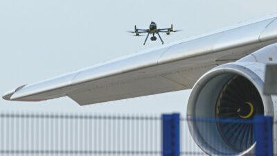 Copertina di Drone a Lipsia, Antenna e Dna: “Legati a colpi di 007 russi”
