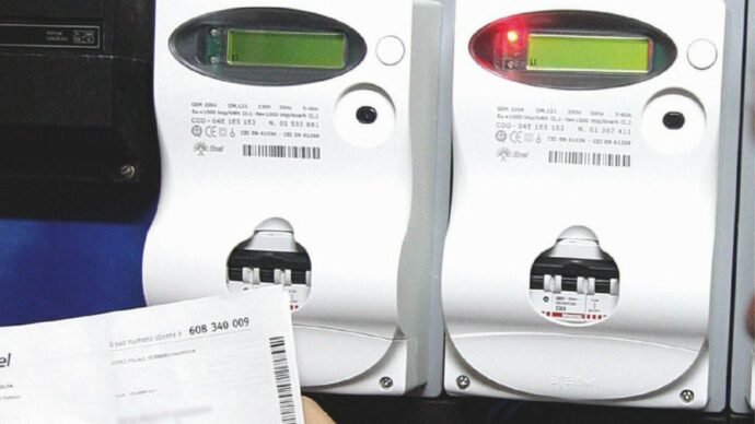 Bollette luce gonfiate, Arera sanziona A2A per 5 milioni