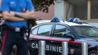 Copertina di Spari nel quartiere romano di Pietralata: morti padre, madre e figlia di 6 anni con disabilità. “Ipotesi di omicidio-suicidio”
