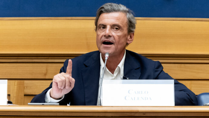 La profezia di Calenda: “In autunno Putin attaccherà la Nato. È la sua unica soluzione per sopravvivere alla guerra”