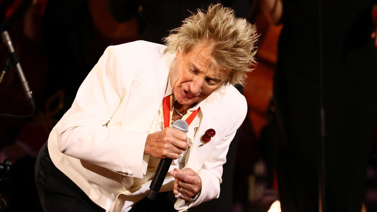 Rod Stewart operato al cuore, annullato il tour negli Stati Uniti. Il messaggio ai fan: “Non vedo l’ora di tornare sul palco”