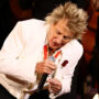 Copertina di Rod Stewart operato al cuore, annullato il tour negli Stati Uniti. Il messaggio ai fan: “Non vedo l’ora di tornare sul palco”