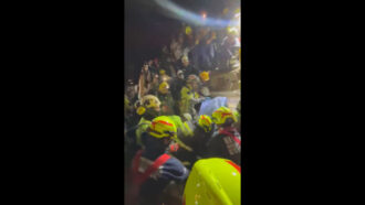 Copertina di Terremoto in Colombia, 32enne estratta viva dopo 36 ore sotto le macerie – Il video del salvataggio